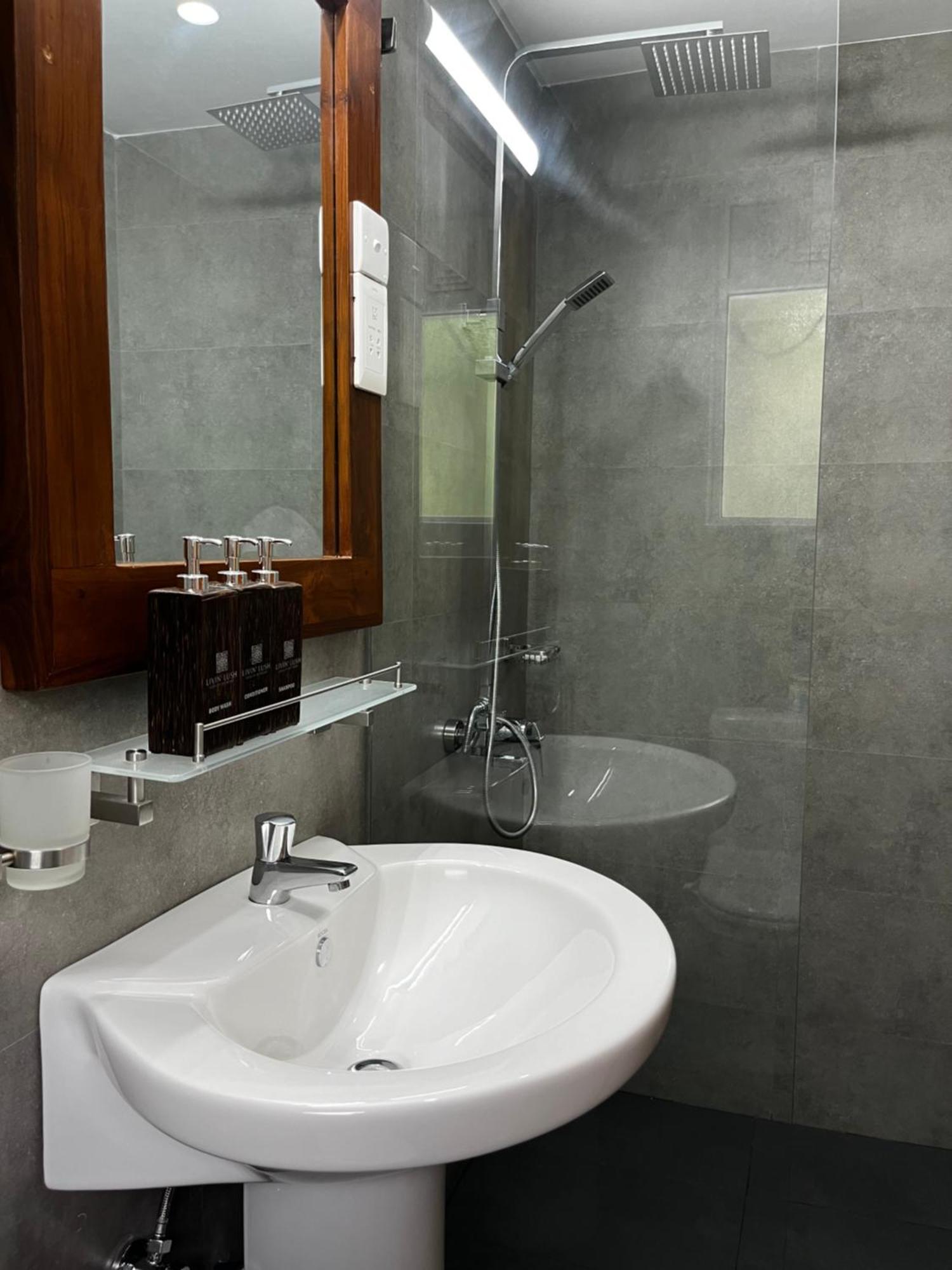 Livin Lush Luxury Retreat 호텔 아누라다푸라 외부 사진